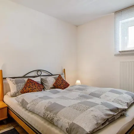 Zizi Apartment
