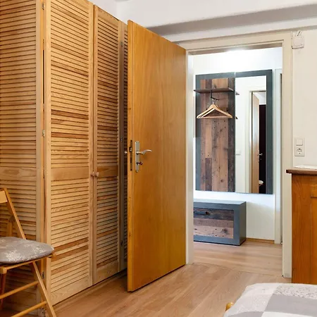 Zizi シュトックアッハ